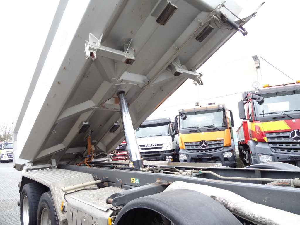 Mercedes-Benz Arocs 3245 K 8X4 - Camión volquete: foto 3 Mercedes-Benz Arocs 3245 K 8X4 - Camión volquete: foto 3