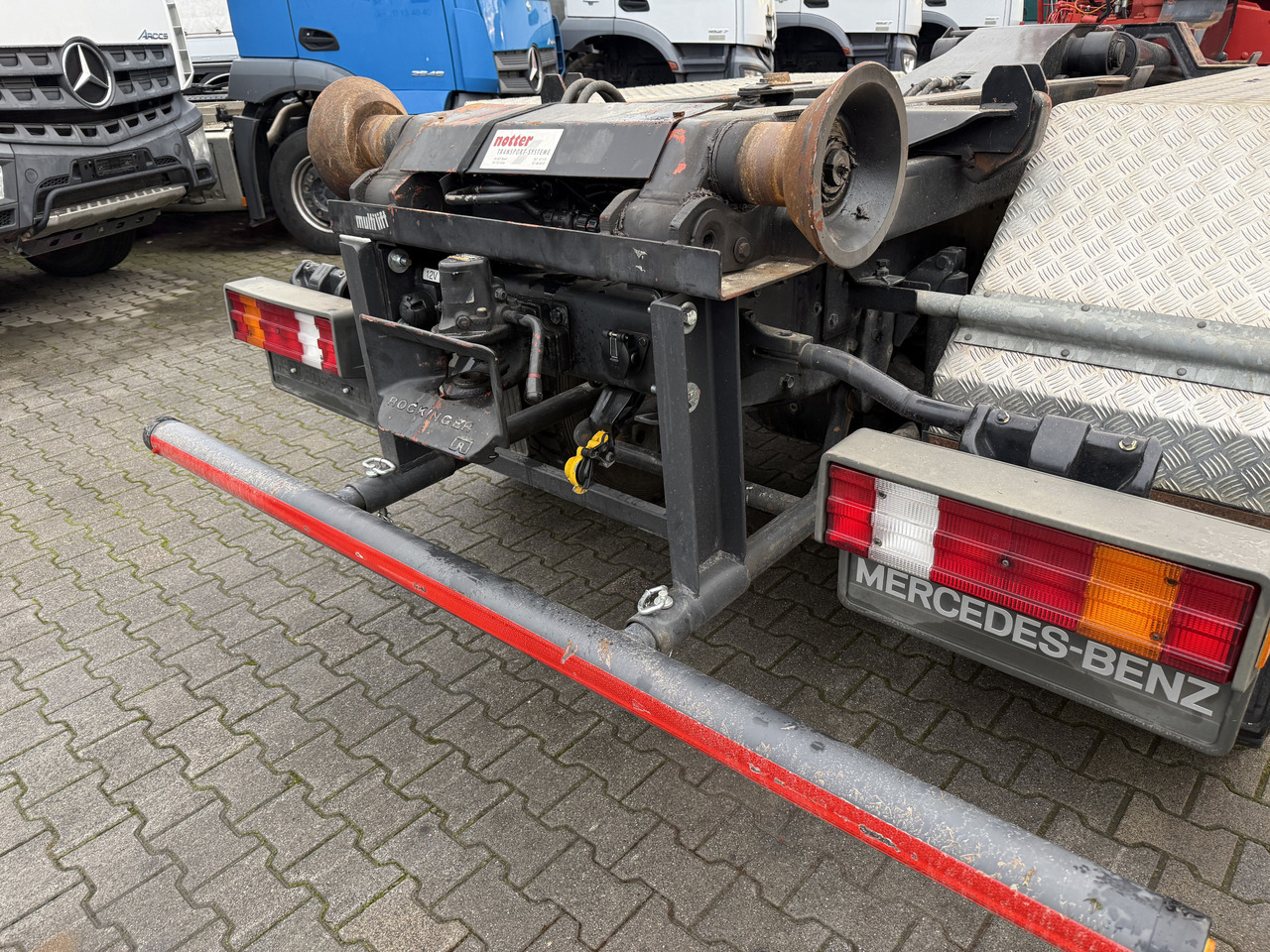 Mercedes-Benz SK 2538 6X4 Haken Kran/ Oldtimer/ Feuerwehr - Camión multibasculante, Camión grúa: foto 4 Mercedes-Benz SK 2538 6X4 Haken Kran/ Oldtimer/ Feuerwehr - Camión multibasculante, Camión grúa: foto 4