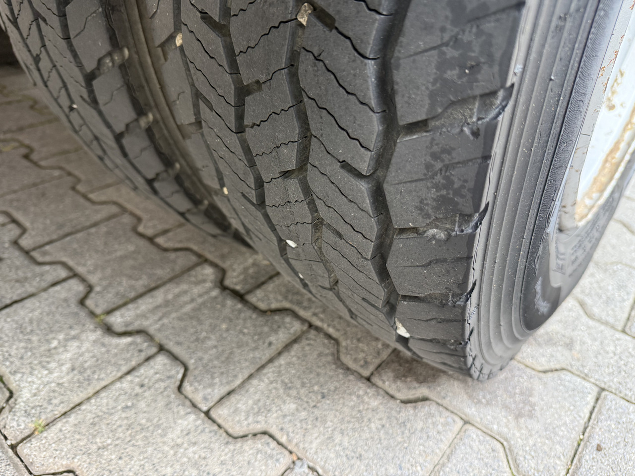 Renault Midlum 180.10 DoKa - Camión caja cerrada: foto 2 Renault Midlum 180.10 DoKa - Camión caja cerrada: foto 2