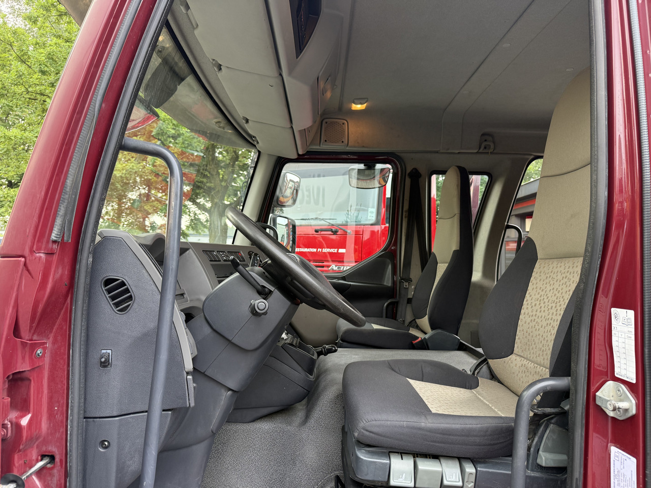 Renault Midlum 180.10 DoKa - Camión caja cerrada: foto 4 Renault Midlum 180.10 DoKa - Camión caja cerrada: foto 4