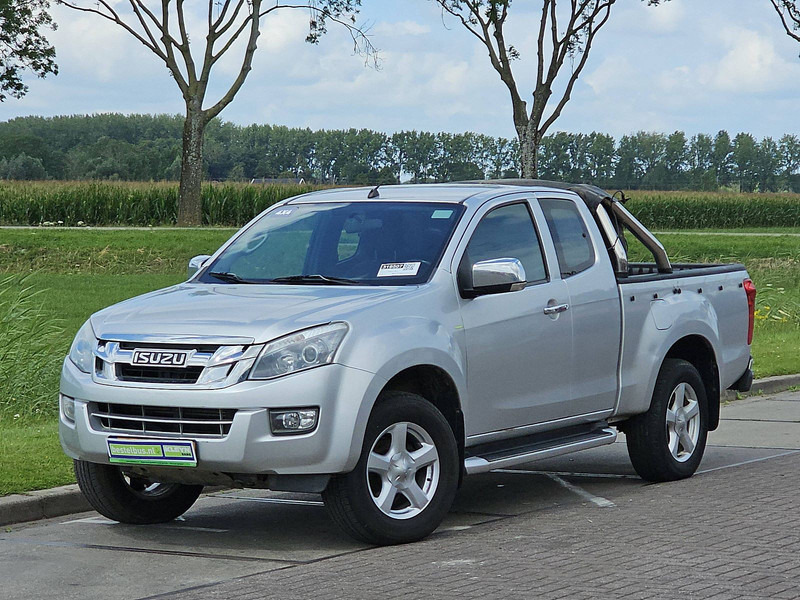 Isuzu D-max 2.5D 4x4 ENGINE-DEFECT! - Pick-up: foto 2 Isuzu D-max 2.5D 4x4 ENGINE-DEFECT! - Pick-up: foto 2