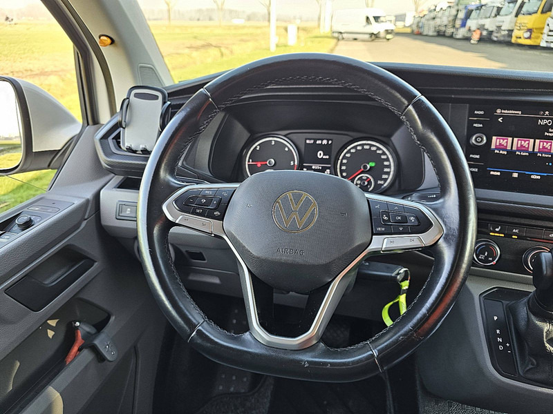 Foto del interior 2: Furgoneta pequeña Volkswagen Transporter 2.0 TDI L1H1 4MOTION LED!