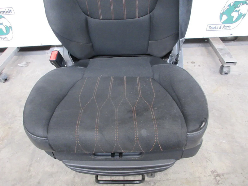 DAF 1715495 //1715487 STOELEN SET DAF LF 230 EURO 6 MODEL 2020 - Asiento para Camión: foto 2 DAF 1715495 //1715487 STOELEN SET DAF LF 230 EURO 6 MODEL 2020 - Asiento para Camión: foto 2