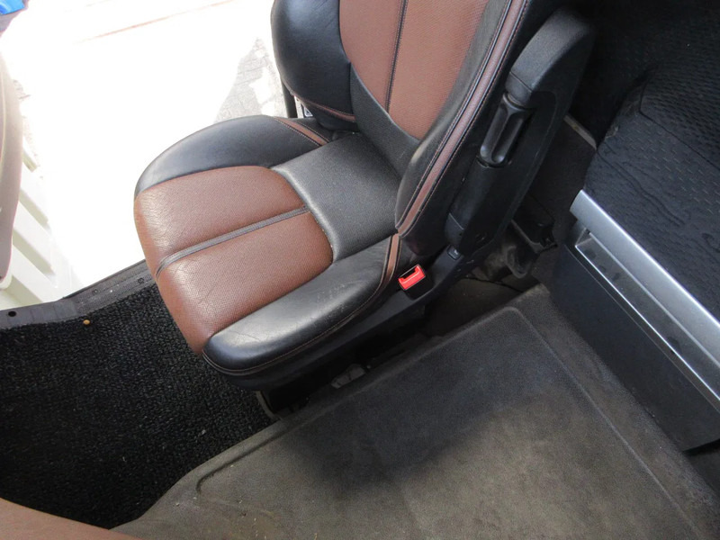 DAF 2109118 // 2109134 LEER LUX STOEL LUCHTGEVEEER RECHTS EN LINKS EURO 6 - Asiento para Camión: foto 4 DAF 2109118 // 2109134 LEER LUX STOEL LUCHTGEVEEER RECHTS EN LINKS EURO 6 - Asiento para Camión: foto 4