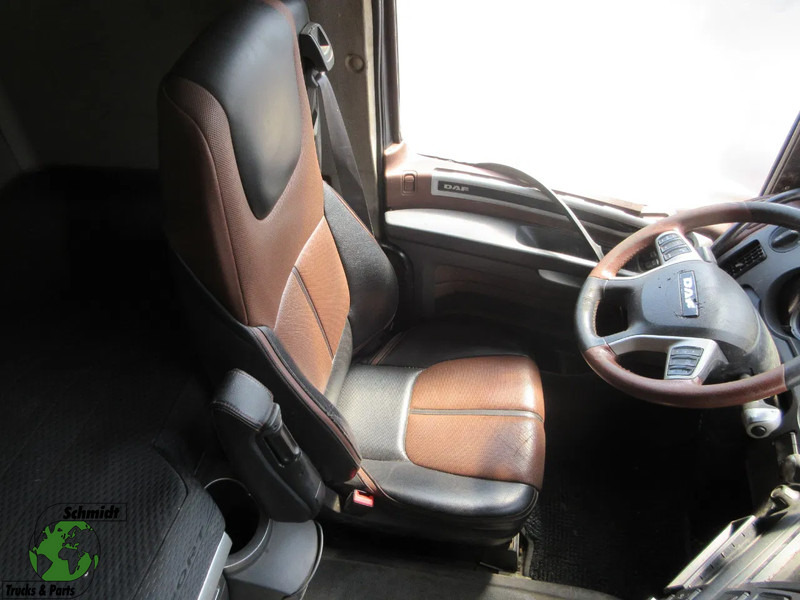 DAF 2109118 // 2109134 LEER LUX STOEL LUCHTGEVEEER RECHTS EN LINKS EURO 6 - Asiento para Camión: foto 1 DAF 2109118 // 2109134 LEER LUX STOEL LUCHTGEVEEER RECHTS EN LINKS EURO 6 - Asiento para Camión: foto 1