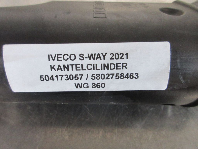 Iveco 504173057/5802758463 KANTEL CILINDER S WAY EURO 6 MODEL 2021 - Cabina e interior para Camión: foto 4 Iveco 504173057/5802758463 KANTEL CILINDER S WAY EURO 6 MODEL 2021 - Cabina e interior para Camión: foto 4