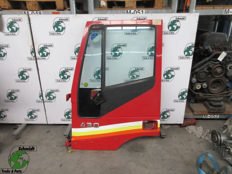 Iveco STRALIS 504015938 PORTIER LINKS EURO 5 - Puerta y piezas para Camión: foto 1 Iveco STRALIS 504015938 PORTIER LINKS EURO 5 - Puerta y piezas para Camión: foto 1