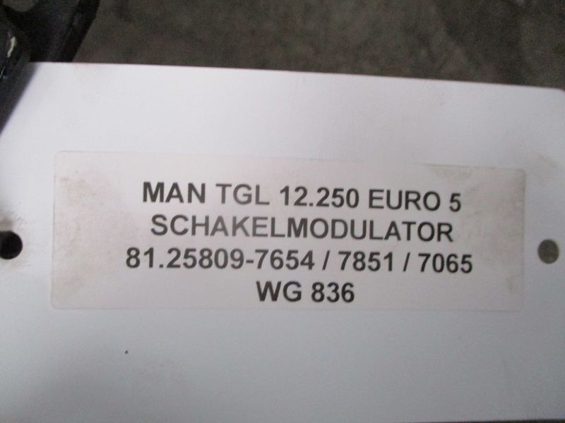 MAN 81.25809-7654//7851//7065 SCHAKEL MODULATOR TGL TGM TGS TGX - Embrague y piezas para Camión: foto 3 MAN 81.25809-7654//7851//7065 SCHAKEL MODULATOR TGL TGM TGS TGX - Embrague y piezas para Camión: foto 3