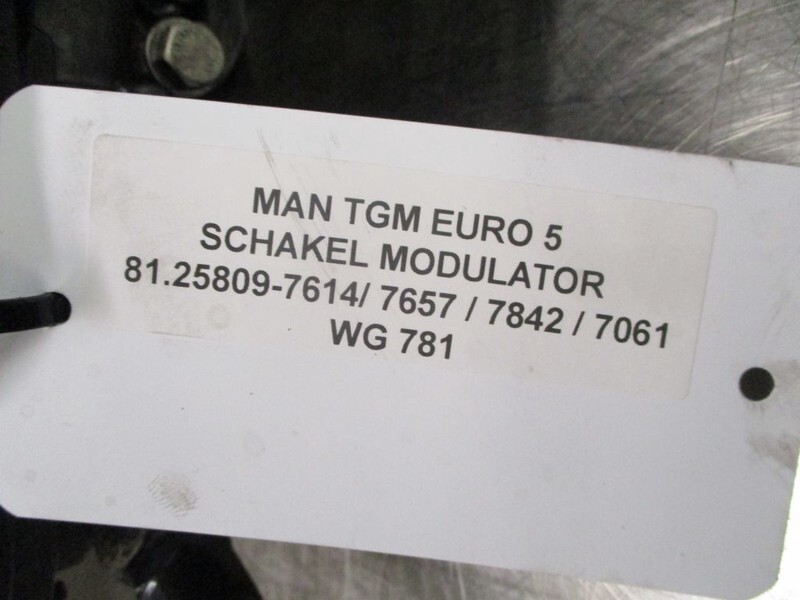 MAN TGM 81.25809-7614 / 7657 / 7842 / 7061 SCHAKEL MODULATOR EURO 5 - Embrague y piezas para Camión: foto 2 MAN TGM 81.25809-7614 / 7657 / 7842 / 7061 SCHAKEL MODULATOR EURO 5 - Embrague y piezas para Camión: foto 2