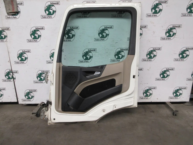 Mercedes-Benz A 960 720 26 03 DEUR MERCEDES MP4 RECHTS MODEL 2018 - Puerta y piezas para Camión: foto 4 Mercedes-Benz A 960 720 26 03 DEUR MERCEDES MP4 RECHTS MODEL 2018 - Puerta y piezas para Camión: foto 4