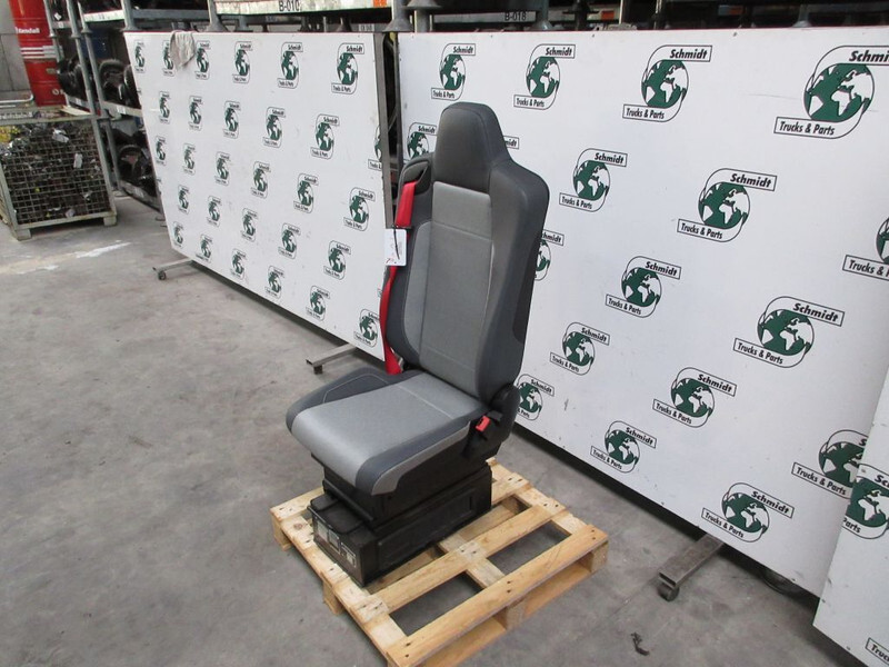 Renault T-SERIE 7482269090 BIJRIJDERSTOEL EURO 6 - Asiento para Camión: foto 2 Renault T-SERIE 7482269090 BIJRIJDERSTOEL EURO 6 - Asiento para Camión: foto 2