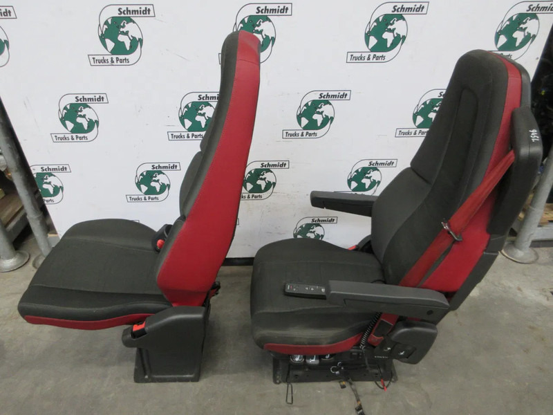 Volvo 22040056 // 84165773 // 21433067// 82201655 STOELEN SET VOLVO FH 460 EURO 6 MODEL 2018 - Asiento para Camión: foto 2 Volvo 22040056 // 84165773 // 21433067// 82201655 STOELEN SET VOLVO FH 460 EURO 6 MODEL 2018 - Asiento para Camión: foto 2