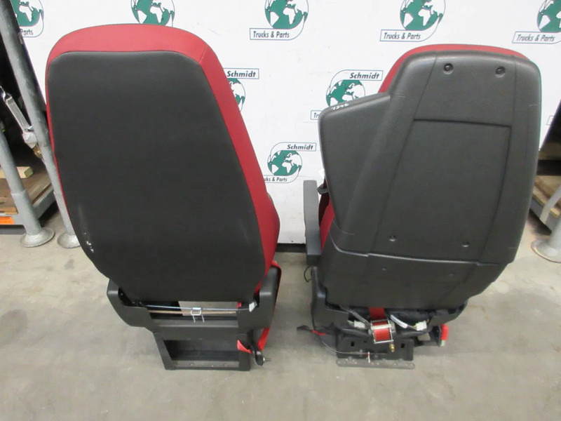 Volvo 22040056 // 84165773 // 21433067// 82201655 STOELEN SET VOLVO FH 460 EURO 6 MODEL 2018 - Asiento para Camión: foto 3 Volvo 22040056 // 84165773 // 21433067// 82201655 STOELEN SET VOLVO FH 460 EURO 6 MODEL 2018 - Asiento para Camión: foto 3