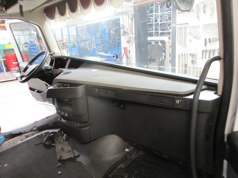 Volvo Dashboard volvo model 2018 euro 6 compleet - Salpicadero para Camión: foto 4 Volvo Dashboard volvo model 2018 euro 6 compleet - Salpicadero para Camión: foto 4