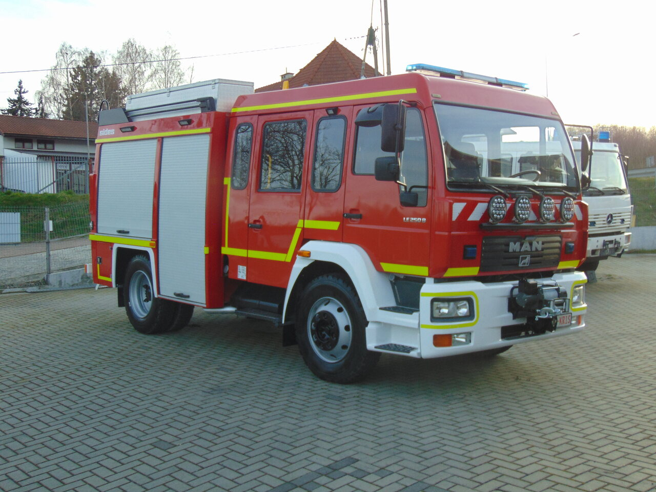 MAN LE250B SIDES - Camión de bomberos: foto 2 MAN LE250B SIDES - Camión de bomberos: foto 2