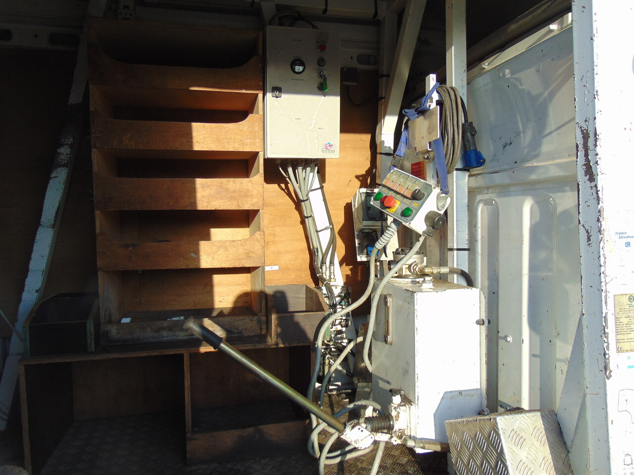 Plataforma elevadora RENAULT Mascott 2,8dCi 110 L2H3 France Elevateur 152TTF 162TTF: foto 15