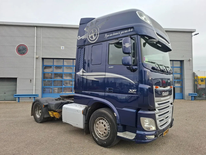 DAF XF106-440 / NL TRUCK / TUV:19-03-2026 / SMART TACHO / ACC / LWDS / FRIDGE / FULL SPOILER / AUTOMATIC / EURO-6 / 2016 - Cabeza tractora: foto 2 DAF XF106-440 / NL TRUCK / TUV:19-03-2026 / SMART TACHO / ACC / LWDS / FRIDGE / FULL SPOILER / AUTOMATIC / EURO-6 / 2016 - Cabeza tractora: foto 2
