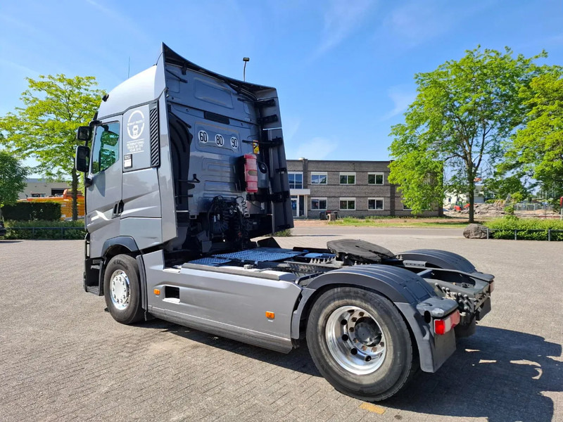 Renault T520 / TUV:29-10-2025 / DOUBLE TANK / PARKCOOL / ALCOA / FRIDGE / 2XBED / AUTOMATIC / EURO-6 / 2015 - Cabeza tractora: foto 3 Renault T520 / TUV:29-10-2025 / DOUBLE TANK / PARKCOOL / ALCOA / FRIDGE / 2XBED / AUTOMATIC / EURO-6 / 2015 - Cabeza tractora: foto 3