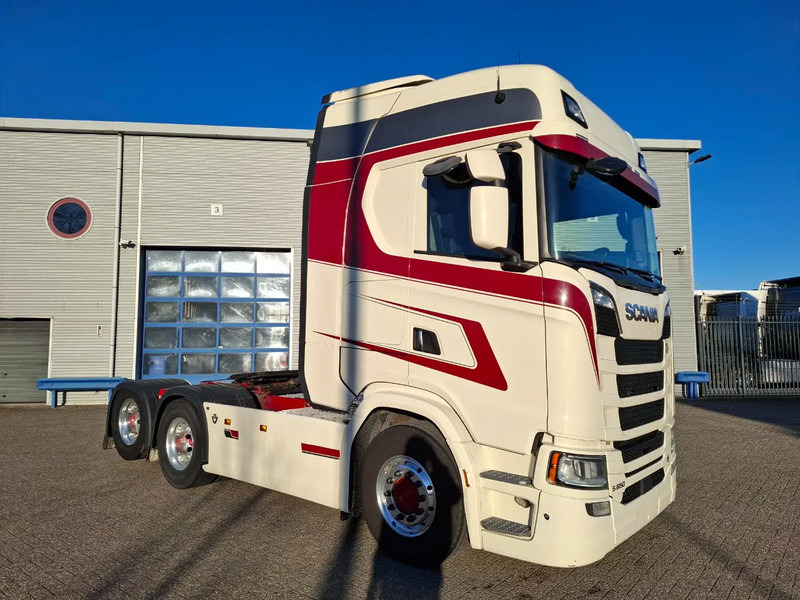 Scania NGS S650 V8 / BOOGIE / RETARDER / 633398KM / 9 TON FRONT AXLE / FULL-AIR / INLINER / LEATHER / ALCOA / NAVI / FRIDGE / EURO-6 / - Cabeza tractora: foto 2 Scania NGS S650 V8 / BOOGIE / RETARDER / 633398KM / 9 TON FRONT AXLE / FULL-AIR / INLINER / LEATHER / ALCOA / NAVI / FRIDGE / EURO-6 / - Cabeza tractora: foto 2