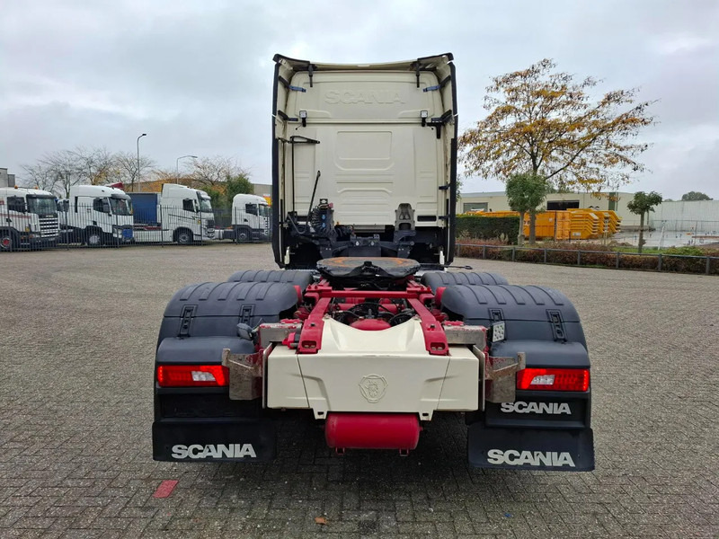 Scania NGS S650 V8 / RETARDER / 633397 KM / 9 TON FRONT AXELE / FULL-AIR / INLINER / FULL SPOILER / LEATHER / ALCOA / NAVI / FRIDGE / E - Cabeza tractora: foto 4 Scania NGS S650 V8 / RETARDER / 633397 KM / 9 TON FRONT AXELE / FULL-AIR / INLINER / FULL SPOILER / LEATHER / ALCOA / NAVI / FRIDGE / E - Cabeza tractora: foto 4