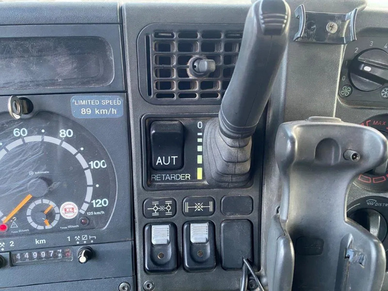 Cabeza tractora Scania T144-460 / HYDRAULICS / RETARDER / BIG AXLE / FULL STEEL / BELGIUM TRUCK / VERY NICE STATE / ONLY 449974-KM / 6X4 / EURO2 / 2001: foto 18