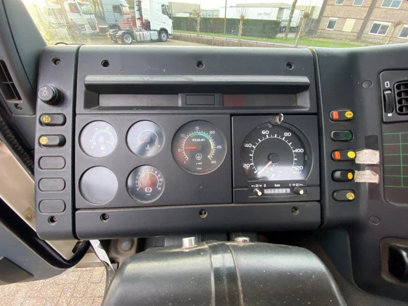 Camión cisterna DAF 65CF-240 / FULL STEEL / POMP / 3 COMPARTIMENTS / 8350 LITER / ONLY:25969 KM / EURO-2 / MANUAL / GOOD CONDITION: foto 13