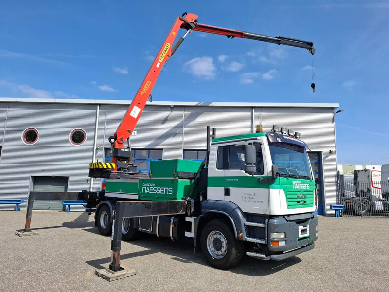 MAN TGA 33.410 / 6X4 / PALFINGER PK4000 1EL ROOFER CRANE / 25M / REMOTE / 2X BIG AXLE / 490677 KM / MANUAL / EURO-3 / 2005 - Camión grúa: foto 1 MAN TGA 33.410 / 6X4 / PALFINGER PK4000 1EL ROOFER CRANE / 25M / REMOTE / 2X BIG AXLE / 490677 KM / MANUAL / EURO-3 / 2005 - Camión grúa: foto 1