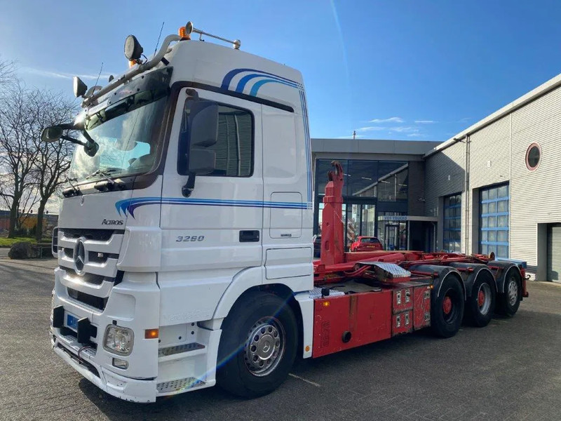 Mercedes-Benz Actros 3260 V8 / 15,9L / 8X4 / BIG AXLE / PALFINGER T26 HOOKLIFT / LIFT+LENKACHSE / FULL-AIR / AIRCO / AUTOMATIC / EURO-5 / 2013 - Camión multibasculante: foto 3 Mercedes-Benz Actros 3260 V8 / 15,9L / 8X4 / BIG AXLE / PALFINGER T26 HOOKLIFT / LIFT+LENKACHSE / FULL-AIR / AIRCO / AUTOMATIC / EURO-5 / 2013 - Camión multibasculante: foto 3