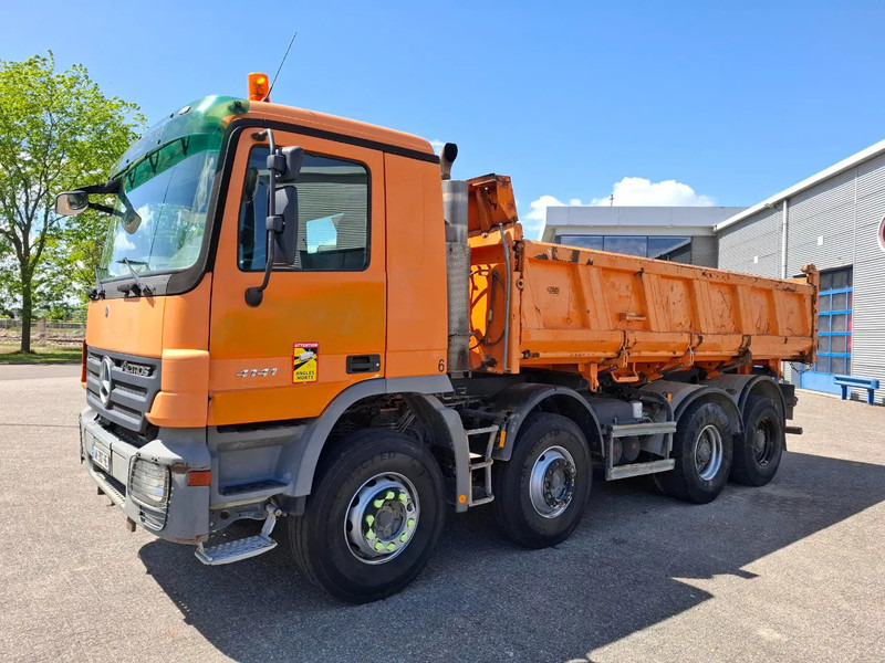 Mercedes-Benz Actros 4141 / 3SIDE MEILLER TIPPER / FULL-STEEL / DRUM BRAKES / ONLY:535937 KM / 2XSTEERING AXLE / AIRCO / AUTOMATIC / EURO-3 / - Camión volquete: foto 3 Mercedes-Benz Actros 4141 / 3SIDE MEILLER TIPPER / FULL-STEEL / DRUM BRAKES / ONLY:535937 KM / 2XSTEERING AXLE / AIRCO / AUTOMATIC / EURO-3 / - Camión volquete: foto 3
