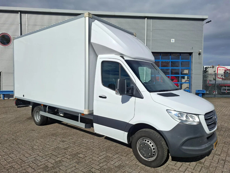 Mercedes-Benz Sprinter 516 CDI / DOUBLE AIR REAR / CLEAN NL VAN / TUV:19-03-2026 / MBUX / NAVI / KEYLESS START / DAB RADIO / 3SEATS / AUTOMATIC / 2021 - Furgón: foto 2 Mercedes-Benz Sprinter 516 CDI / DOUBLE AIR REAR / CLEAN NL VAN / TUV:19-03-2026 / MBUX / NAVI / KEYLESS START / DAB RADIO / 3SEATS / AUTOMATIC / 2021 - Furgón: foto 2