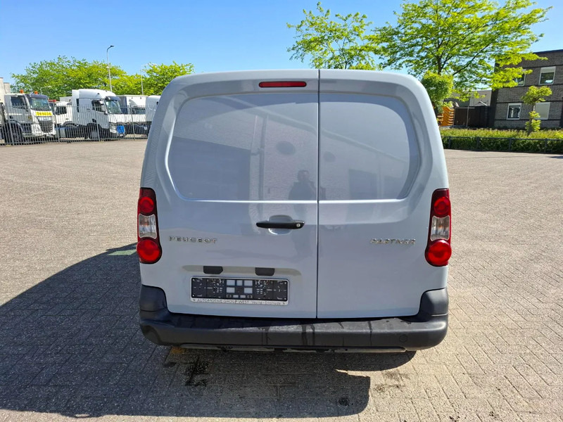 Peugeot Partner 1.6 HDI / TUV:12-01-2026 / AIRCO / CLOSED BOX / MANUAL / EURO-5 b / 2015 - Furgoneta pequeña: foto 4 Peugeot Partner 1.6 HDI / TUV:12-01-2026 / AIRCO / CLOSED BOX / MANUAL / EURO-5 b / 2015 - Furgoneta pequeña: foto 4