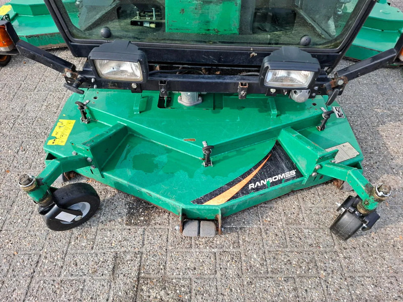 Cortacésped Ransomes HR6010 / 6719 HOURS / 4 WHEEL DRIVE / HYDROSTATIC / 60 HP / AIRCO / CLOSED CABIN / 2008 /: foto 11 Cortacésped Ransomes HR6010 / 6719 HOURS / 4 WHEEL DRIVE / HYDROSTATIC / 60 HP / AIRCO / CLOSED CABIN / 2008 /: foto 11