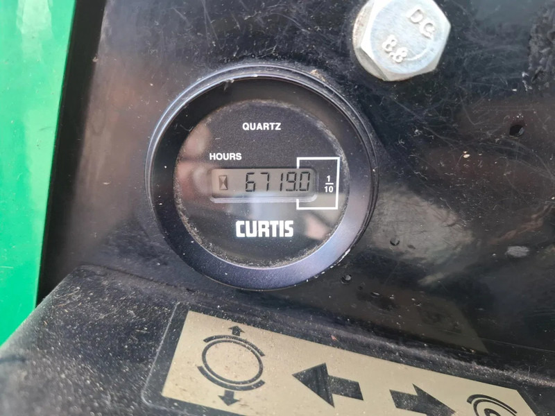 Cortacésped Ransomes HR6010 / 6719 HOURS / 4 WHEEL DRIVE / HYDROSTATIC / 60 HP / AIRCO / CLOSED CABIN / 2008 /: foto 19 Cortacésped Ransomes HR6010 / 6719 HOURS / 4 WHEEL DRIVE / HYDROSTATIC / 60 HP / AIRCO / CLOSED CABIN / 2008 /: foto 19