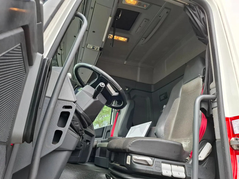 Camión caja cerrada Renault T470 / CLEAN NL TRUCK / TUV:04-11-2025 / SLIDING ROOF / CURTAIN SAILS / SMART TACHO / ACC / LWDS / PLATFORM 2000KG / FRIDGE / AU: foto 18