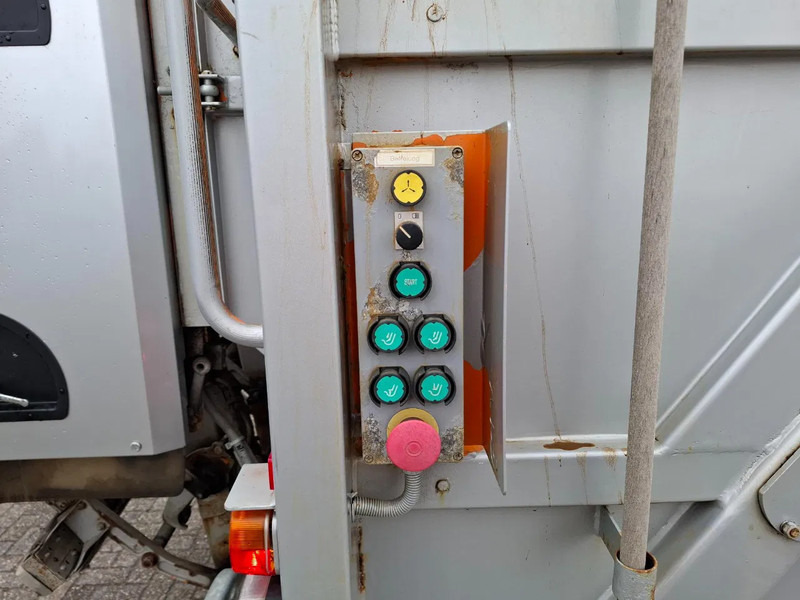 Camión de basura Scania P360 / RETARDER / ONLY:234640 KM / LENKACHSE / AIRCO / WORKING GARBAGE TRUCK / AUTOMATIC / EURO-5 / 2013: foto 15