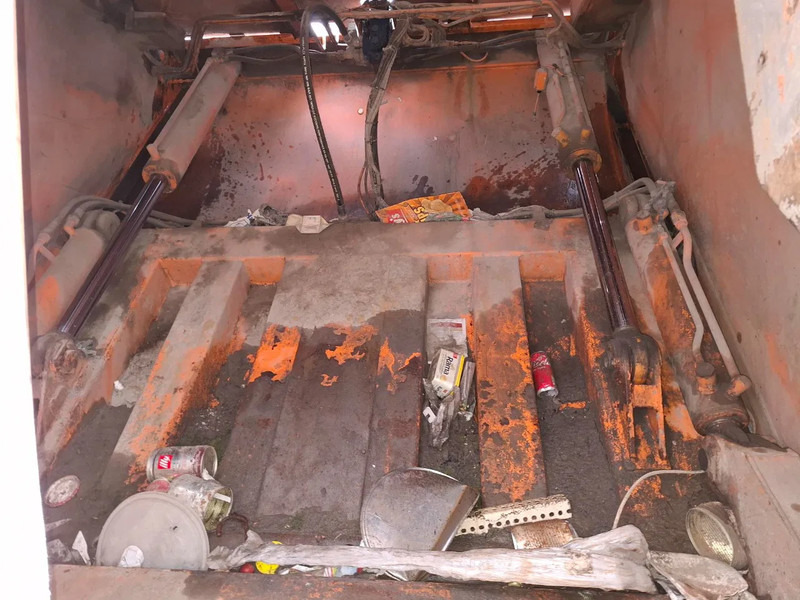 Camión de basura Scania P360 / RETARDER / ONLY:234640 KM / LENKACHSE / AIRCO / WORKING GARBAGE TRUCK / AUTOMATIC / EURO-5 / 2013: foto 19