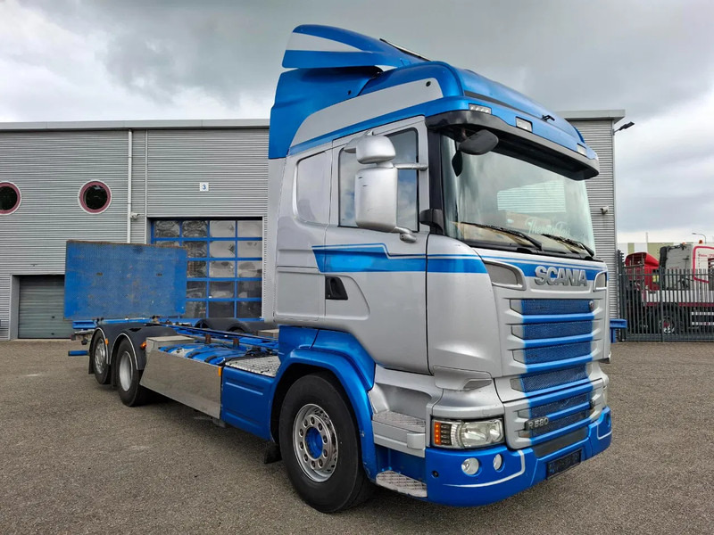 Scania R580 V8 / RETARDER / LIFT+LENKACHSE / FULL-AIR / PLATFORM 2000 KG / LEATHER / AIRCO / AUTOMATIC / EURO-6 / 2014 - Camión chasis: foto 2 Scania R580 V8 / RETARDER / LIFT+LENKACHSE / FULL-AIR / PLATFORM 2000 KG / LEATHER / AIRCO / AUTOMATIC / EURO-6 / 2014 - Camión chasis: foto 2