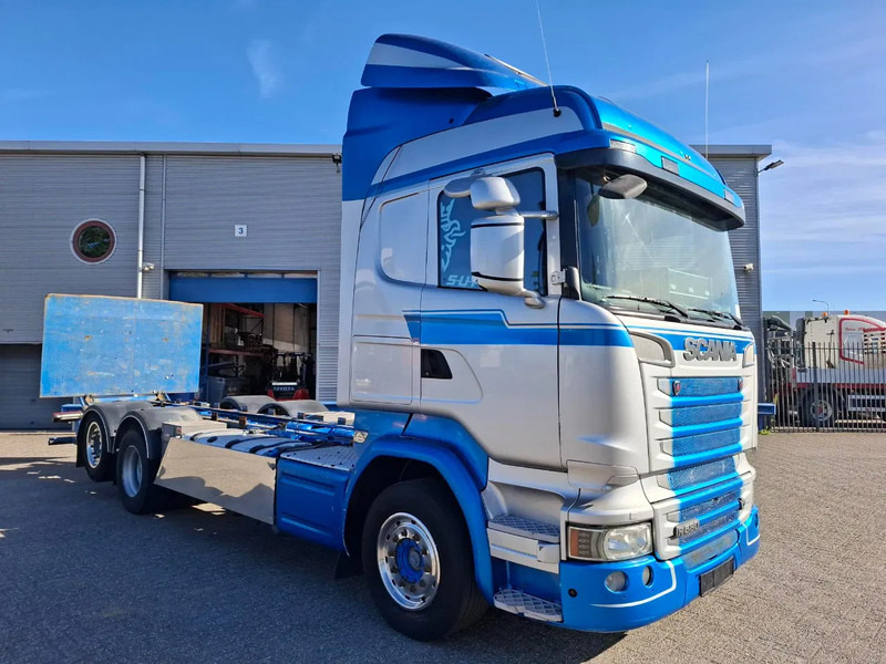 Scania R580 V8 / RETARDER / LIFT+LENKACHSE / FULL-AIR / PLATFORM 2000 KG / LEATHER / AIRCO / AUTOMATIC / EURO-6 / 2015 - Camión chasis: foto 2 Scania R580 V8 / RETARDER / LIFT+LENKACHSE / FULL-AIR / PLATFORM 2000 KG / LEATHER / AIRCO / AUTOMATIC / EURO-6 / 2015 - Camión chasis: foto 2