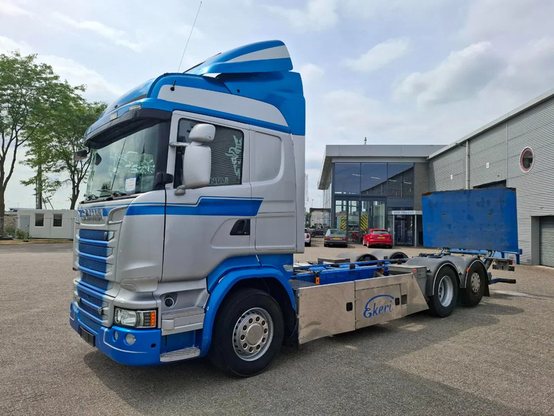 Scania R580 V8 / RETARDER / LIFT+LENKACHSE / FULL-AIR / PLATFORM 2000 KG / LEATHER / AIRCO / AUTOMATIC / EURO-6 / 2015 - Camión chasis: foto 1 Scania R580 V8 / RETARDER / LIFT+LENKACHSE / FULL-AIR / PLATFORM 2000 KG / LEATHER / AIRCO / AUTOMATIC / EURO-6 / 2015 - Camión chasis: foto 1
