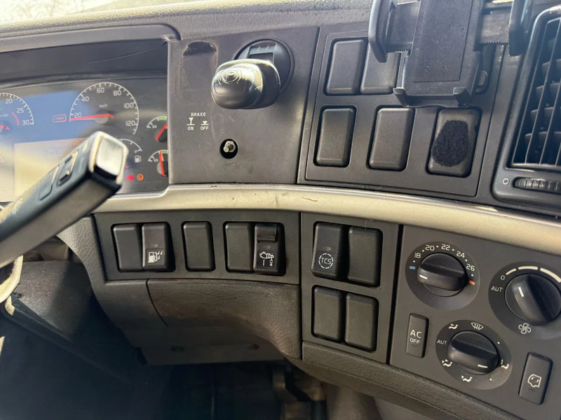 Camión grúa Volvo FH12-420 / CRANE AMCO VEBA V8204S / REMOTE / XENON / AIRCO / ANALOGE TACHO / MANUAL / EURO-3 / 2003: foto 19