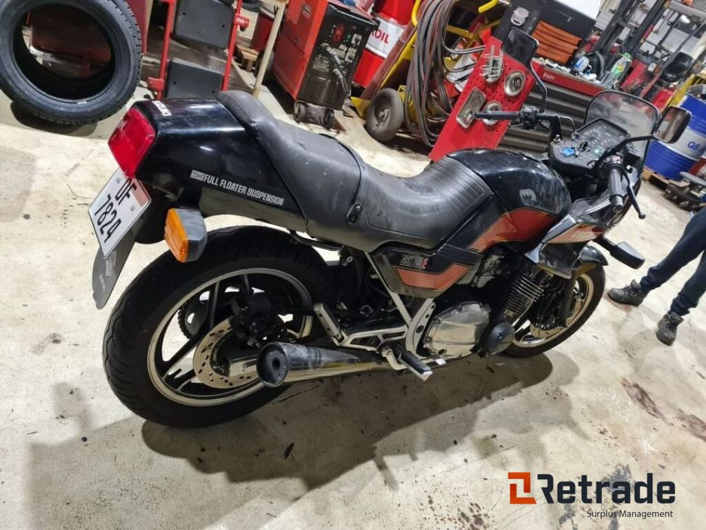 85 SUZUKI GSX 75O ES - Motocicleta: foto 3 85 SUZUKI GSX 75O ES - Motocicleta: foto 3