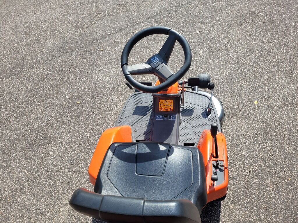 Åkgräsklippare Husqvarna Rider R111B - Maquinaria de jardinería: foto 5 Åkgräsklippare Husqvarna Rider R111B - Maquinaria de jardinería: foto 5