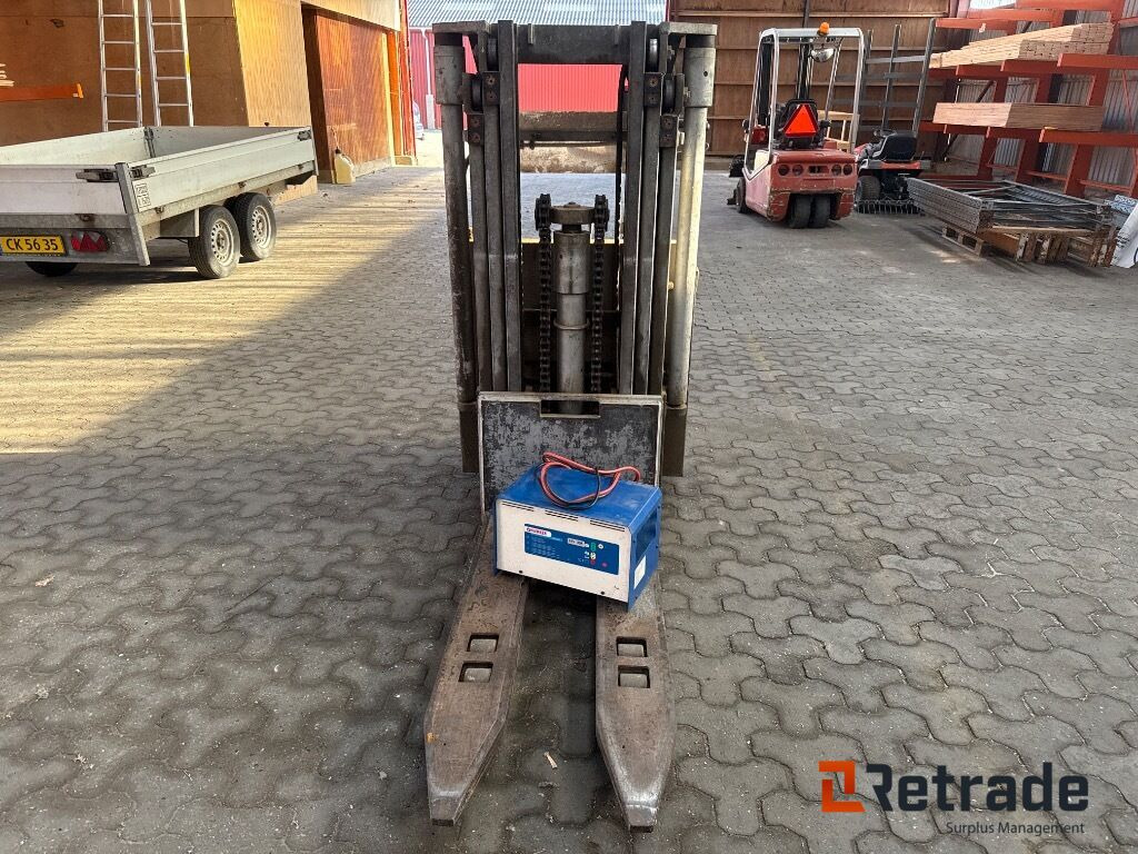 El-stabler Toyota SBE/S1500 - Maquinaria industrial: foto 5 El-stabler Toyota SBE/S1500 - Maquinaria industrial: foto 5