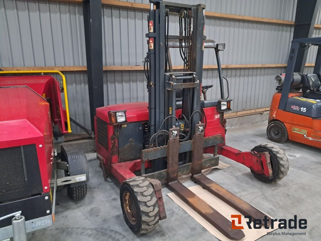 Medbringer Truck Moffett M4 25.3 - Maquinaria industrial: foto 1 Medbringer Truck Moffett M4 25.3 - Maquinaria industrial: foto 1