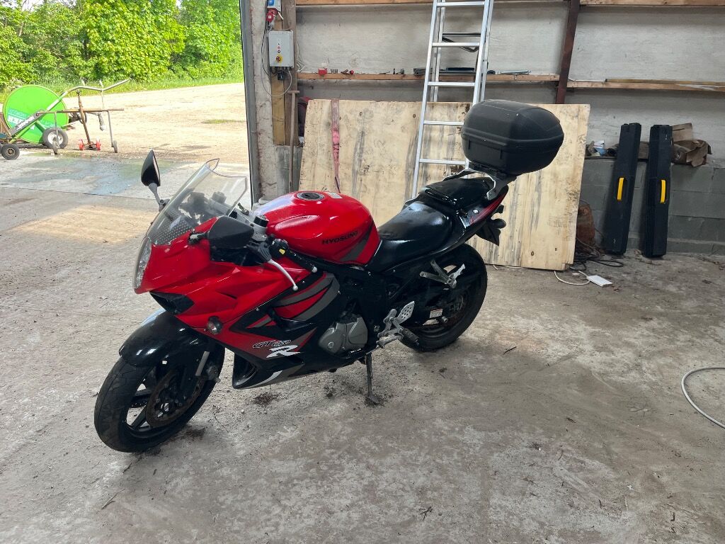 Motorcykel HYOSUNG -GT 650 R GT 650 R - Motocicleta: foto 1 Motorcykel HYOSUNG -GT 650 R GT 650 R - Motocicleta: foto 1