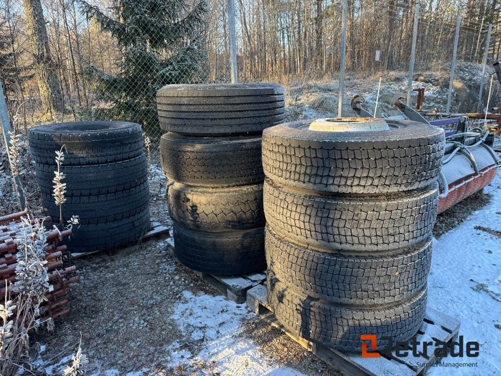 Parti med däck och fälg Volvo lastbil - Rueda completa para Camión: foto 1 Parti med däck och fälg Volvo lastbil - Rueda completa para Camión: foto 1