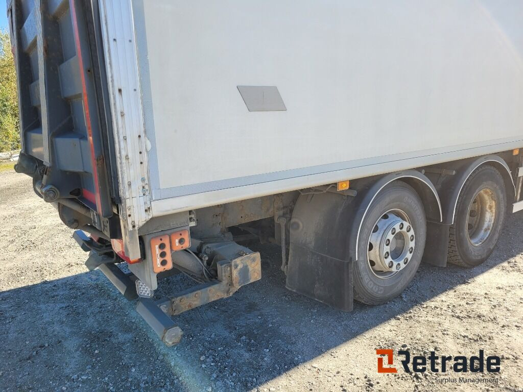 Camión caja cerrada Skåpbil Volvo FM 11 6x2 Euro 5: foto 38 Camión caja cerrada Skåpbil Volvo FM 11 6x2 Euro 5: foto 38