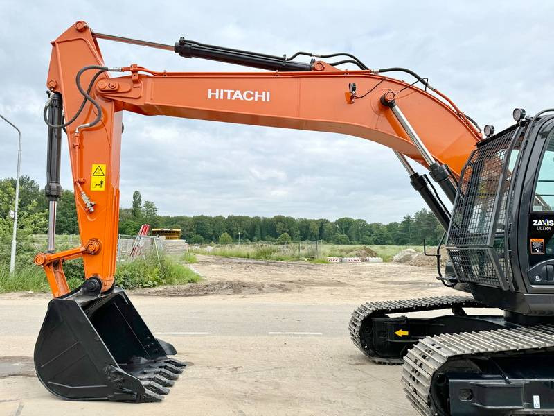 Excavadora de cadenas nuevo Hitachi ZX220LC-5G / 2025 ULTRA MODEL / ISUZU ENGINE: foto 9