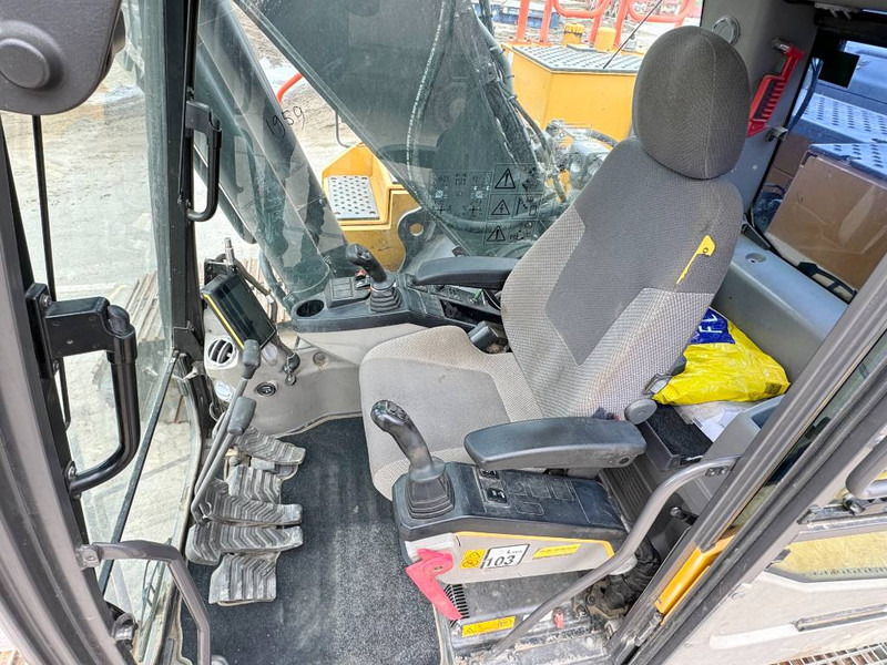 Excavadora de cadenas Volvo EC250EL - Hamer Lines / Quick Coupler: foto 7