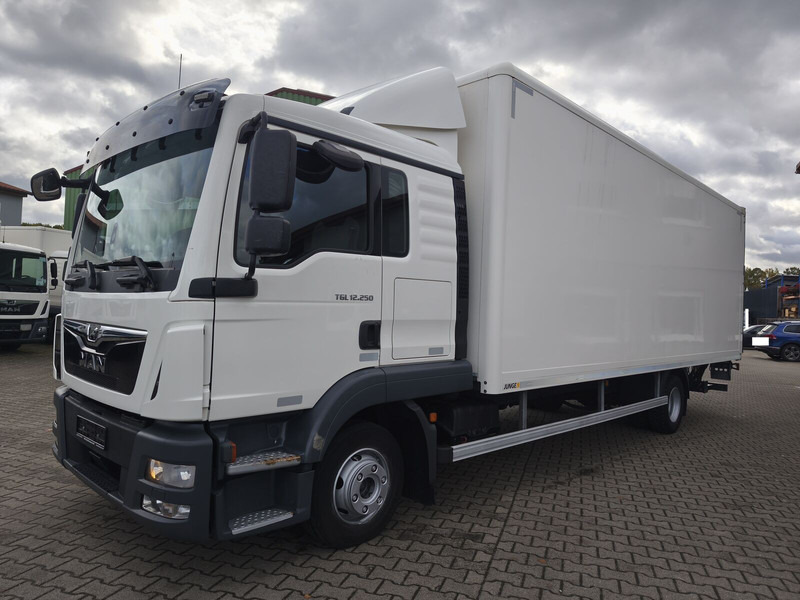 MAN TGL 12.250 Koffer 4x2 Euro 6 LBW AHK (41) - Camión caja cerrada: foto 1 MAN TGL 12.250 Koffer 4x2 Euro 6 LBW AHK (41) - Camión caja cerrada: foto 1